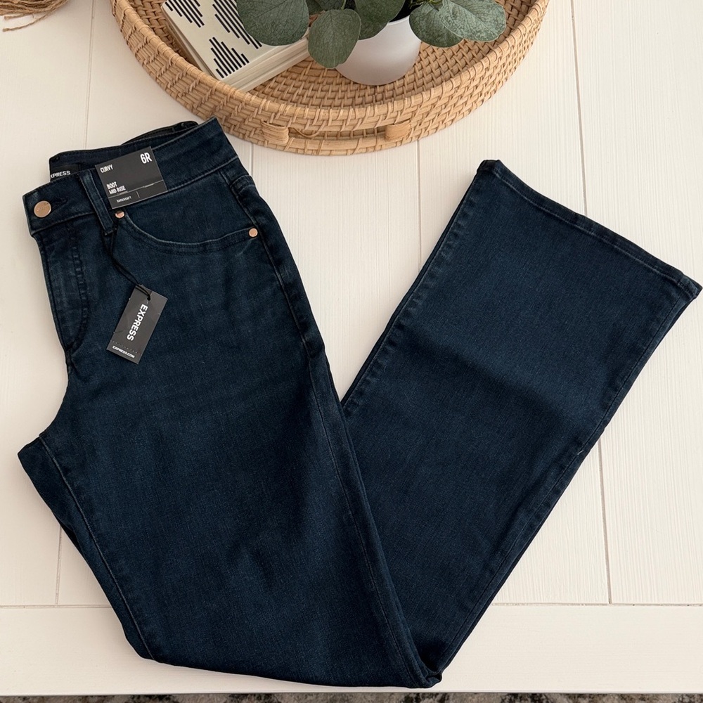 BNWT Express Curvy Bootcut Women Jeans, size 6R